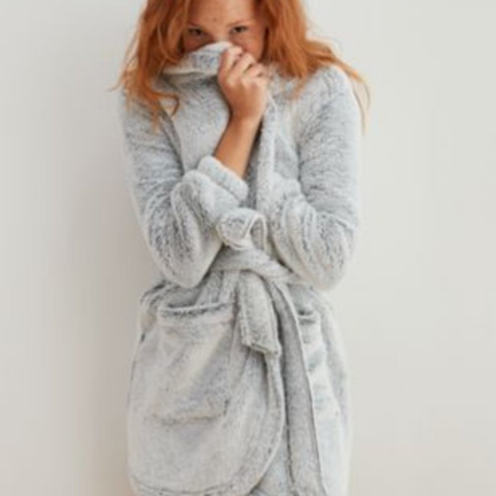 Aerie fuzzy sherpa robe in Smoke color